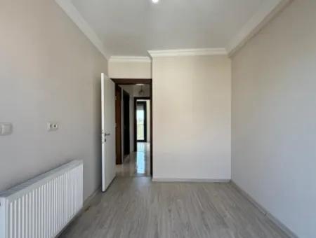 Seferihisar’ın En Sevilen Sokağında, Masrafsız Ve Krediye Uygun Satılık 2+1 Daire