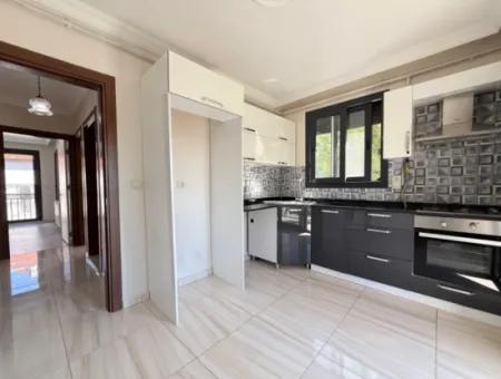 Seferihisar’ın En Sevilen Sokağında, Masrafsız Ve Krediye Uygun Satılık 2+1 Daire