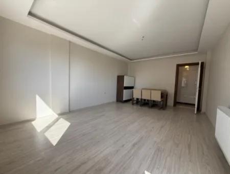 Seferihisar’ın En Sevilen Sokağında, Masrafsız Ve Krediye Uygun Satılık 2+1 Daire