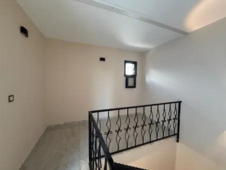 Seferihisar Hıdırlık Mahallesinde Yatırıma Ve Oturuma Uygun 3+1 Villa