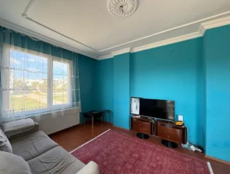 Seferihisar İzmir Caddesi Üzerinde Yeşil Alan Cepheli Kiralık Daire