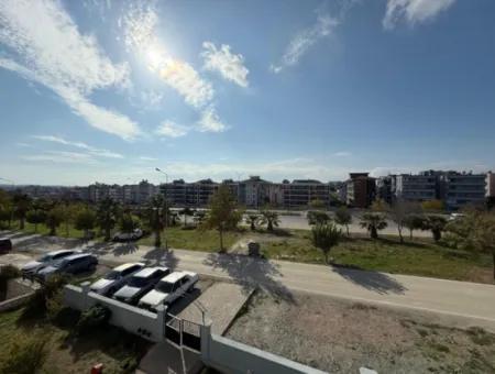 Seferihisar İzmir Caddesi Üzerinde Yeşil Alan Cepheli Kiralık Daire