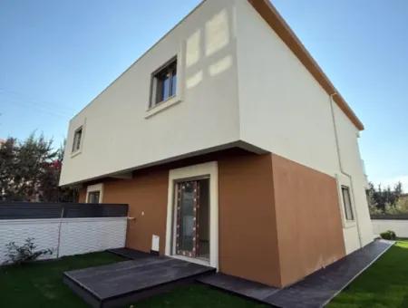 Seferihisar Tepecik’te Butik Site İçerisinde, Peyzajı Hazır Satılık 3+1 Villa