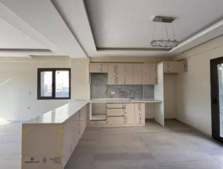 Seferihisar Tepecik’te Butik Site İçerisinde, Peyzajı Hazır Satılık 3+1 Villa