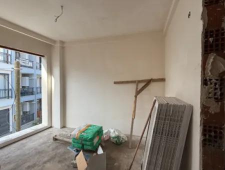 Seferihisar Hıdırlık’ta Kent Merkezinde Teraslı Ve Avlulu Müstakil Dubleks Villa