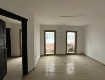Seferihisar Kent Merkezinde – Pazaryeri Girişinde Kiralık Ofis / İşyeri