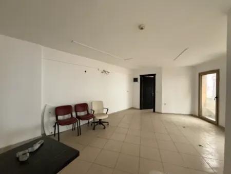 Seferihisar Kent Merkezinde – Pazaryeri Girişinde Kiralık Ofis / İşyeri