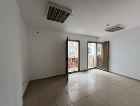 Seferihisar Kent Merkezinde – Pazaryeri Girişinde Kiralık Ofis / İşyeri