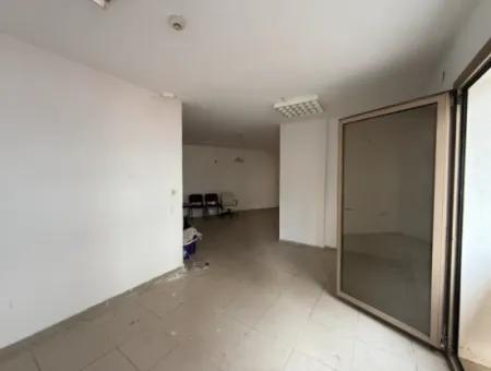 Seferihisar Kent Merkezinde – Pazaryeri Girişinde Kiralık Ofis / İşyeri
