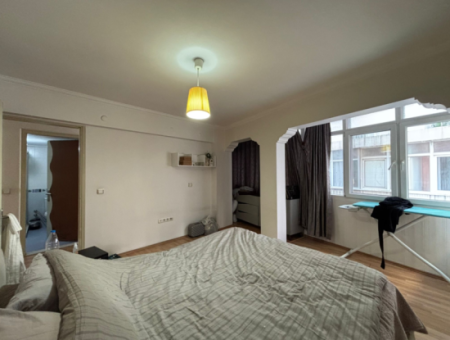 Alsancak Şair Eşrefte 3+1 Otoparklı 4.Kat Bakımlı Kiralık Daire!