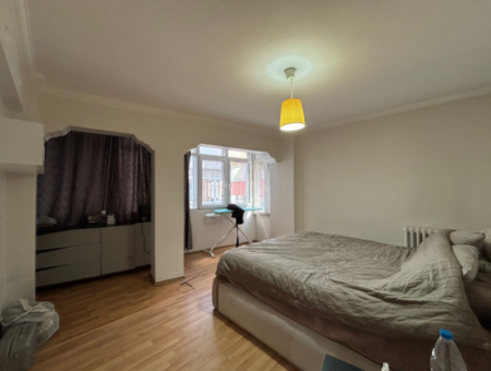 Alsancak Şair Eşrefte 3+1 Otoparklı 4.Kat Bakımlı Kiralık Daire!