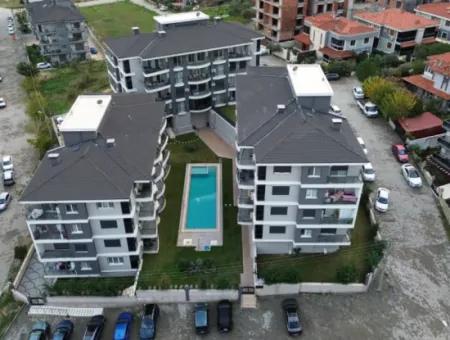 Seferihisar Camikebir Mahallesi – İklımkent Sitesi - Havuzlu, Modern Ve Ferah 2+1 Daire
