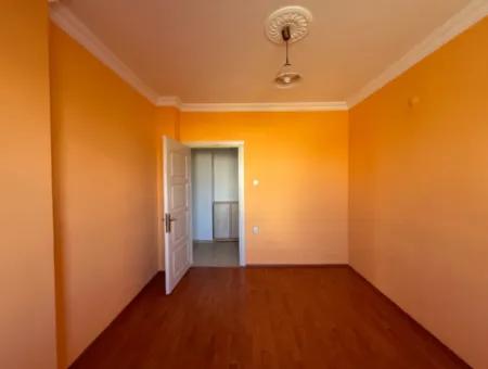 Seferihisar İzmir Caddesi Üzerinde Yeşil Alan Cepheli • Satılık 3+1 Daire