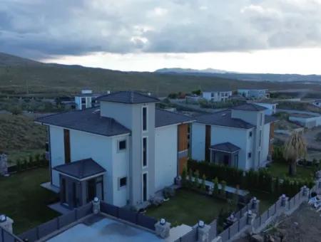 Seferihisar Bahçeşehir – Özel Yaşam Konseptli Lüks Villa