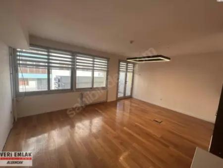 Alsancak Kıbrıs Şehitlerinde, Sevinç Pastanesi Yakınında Prestijli Ve Tabela Değeri Yüksek Ofis!