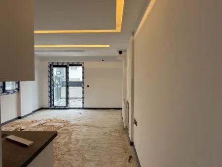Seferihisar Camikebir – Gözsüzler Bölgesinde 1+1 Bahçe Kullanımlı Sıfır Satılık Daire