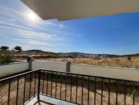 Seferihisar Gözsüzler Caddesi Üzerinde 2+1 Bahçe Kullanımlı Daire