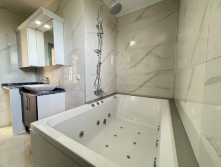 Sığacık’ta Havuzlu 3 Oda 1 Salon Satılık Müstakil Villa