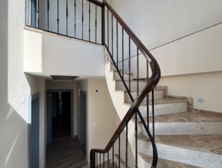 Sığacık’ta Havuzlu 3 Oda 1 Salon Satılık Müstakil Villa