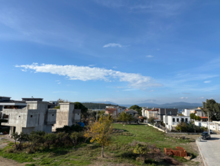 Sığacık’ta Havuzlu 3 Oda 1 Salon Satılık Müstakil Villa