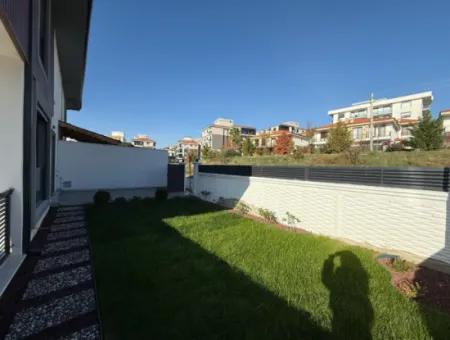 Seferihisar Gözsüzler’de Köşe Parsel 4+2 Lüks Villa!