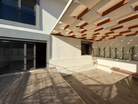 Seferihisar Gözsüzler’de Köşe Parsel 4+2 Lüks Villa!