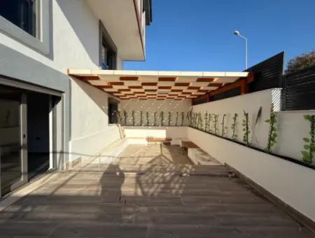 Seferihisar Gözsüzler’de Köşe Parsel 4+2 Lüks Villa!