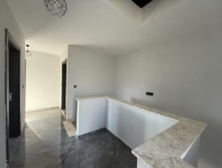 Seferihisar Gözsüzler’de Köşe Parsel 4+2 Lüks Villa!