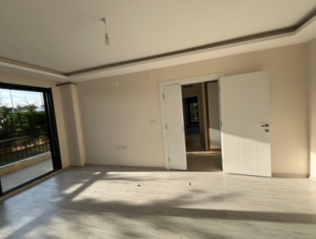 Seferihisar Camikebir – Gözsüzler Caddesinde Havuzlu Sitede Lüks Daire