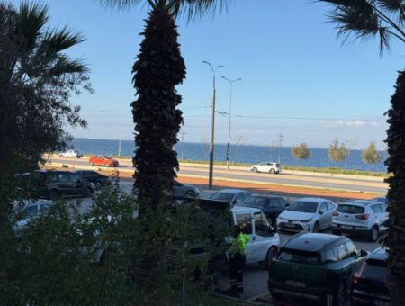 Küçükyalı'da 3+1 Geniş Balkonlu Ara Kat Yalı Dairesi