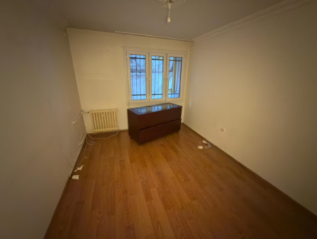 Küçükyalı'da 3+1 Geniş Balkonlu Ara Kat Yalı Dairesi