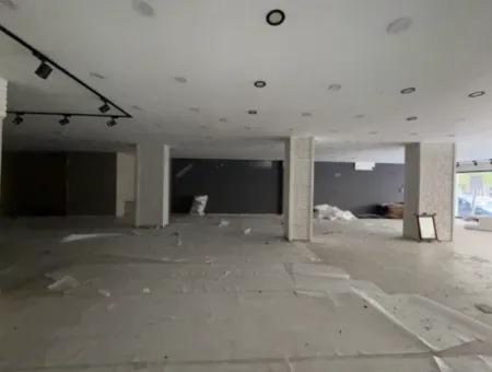 Seferihisar Ana Cadde Üzerinde Cam Vitrinli 350 M² Kiralık Dükkân