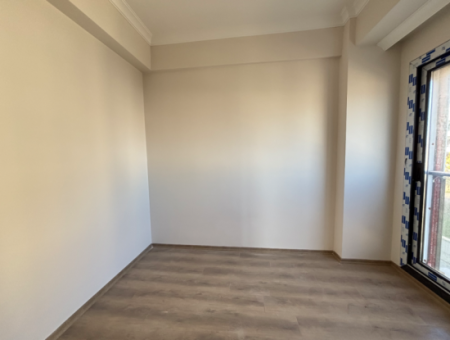 Seferihisar Camikebir’de Site İçinde Satılık 2+1 Daire