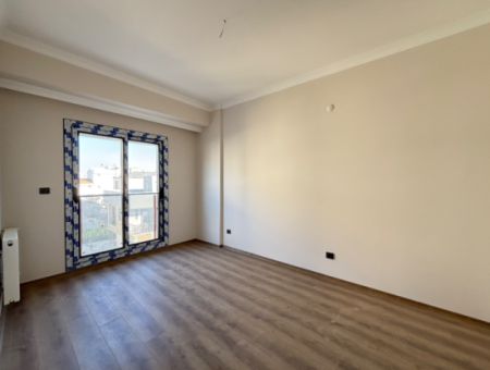 Seferihisar Camikebir’de Site İçinde Satılık 2+1 Daire