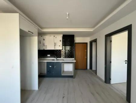 Seferihisar Çolakibrahim Bey'de Site İçinde Satılık 1+1 Daire