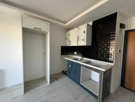 Seferihisar Çolakibrahim Bey'de Site İçinde Satılık 1+1 Daire