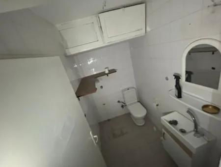 Alsancak’ta Bahçeli Ve Kapalı Otoparklı Merkezi Konumda Şık 2+1 Kiralık Daire