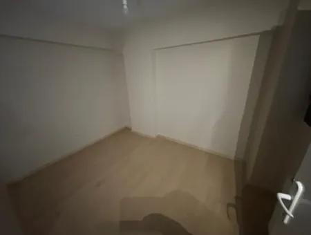 Alsancak’ta Bahçeli Ve Kapalı Otoparklı Merkezi Konumda Şık 2+1 Kiralık Daire