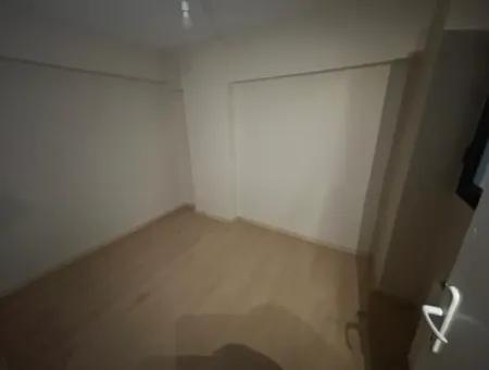 Alsancak’ta Bahçeli Ve Kapalı Otoparklı Merkezi Konumda Şık 2+1 Kiralık Daire