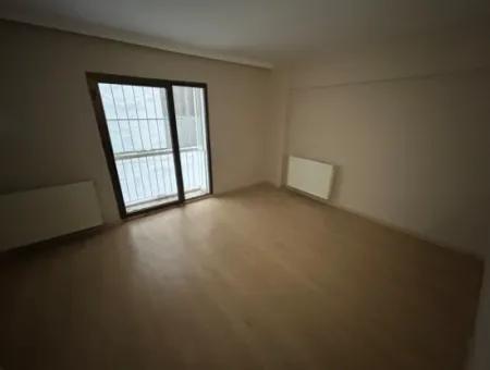 Alsancak’ta Bahçeli Ve Kapalı Otoparklı Merkezi Konumda Şık 2+1 Kiralık Daire