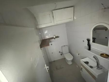 Alsancak’ta Bahçeli Ve Kapalı Otoparklı Merkezi Konumda Şık 2+1 Kiralık Daire