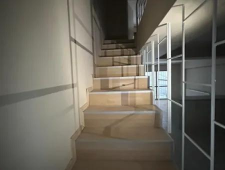 Alsancak’ta Bahçeli Ve Kapalı Otoparklı Merkezi Konumda Şık 2+1 Kiralık Daire