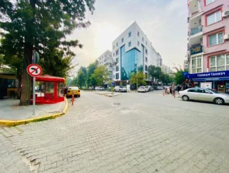 Alsancak’ta Bahçeli Ve Kapalı Otoparklı Merkezi Konumda Şık 2+1 Kiralık Daire