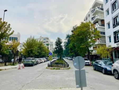 Alsancak’ta Bahçeli Ve Kapalı Otoparklı Merkezi Konumda Şık 2+1 Kiralık Daire
