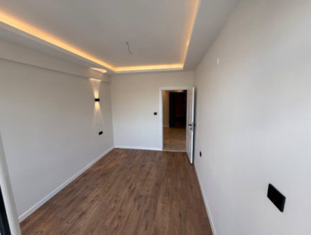 Balçova Ata Caddesi Girişi Full Tadilatlı Asansörlü Ferah Daire