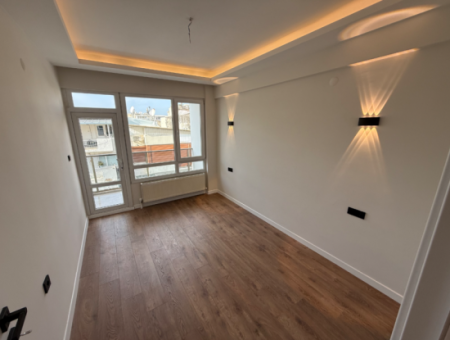 Balçova Ata Caddesi Girişi Full Tadilatlı Asansörlü Ferah Daire