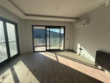 Akıllı Ev Sistemli, Geniş Balkonlu 2+1 Satılık Daire | İzmir Narlıdere