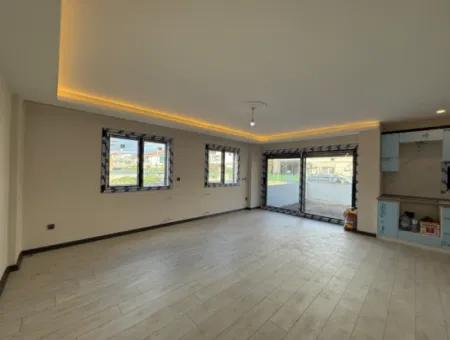 Villalar Bölgesinde Bahçeli 3+1 Konforlu Villa