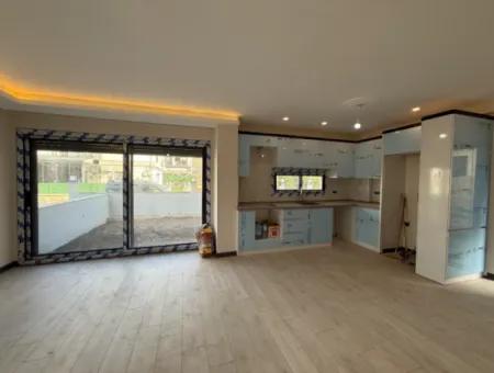 Villalar Bölgesinde Bahçeli 3+1 Konforlu Villa