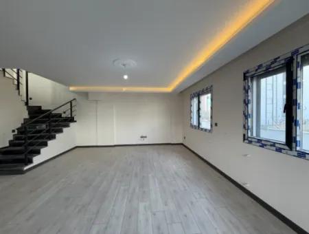 Villalar Bölgesinde Bahçeli 3+1 Konforlu Villa